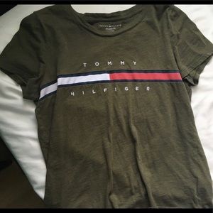 tommy tee army green size: small